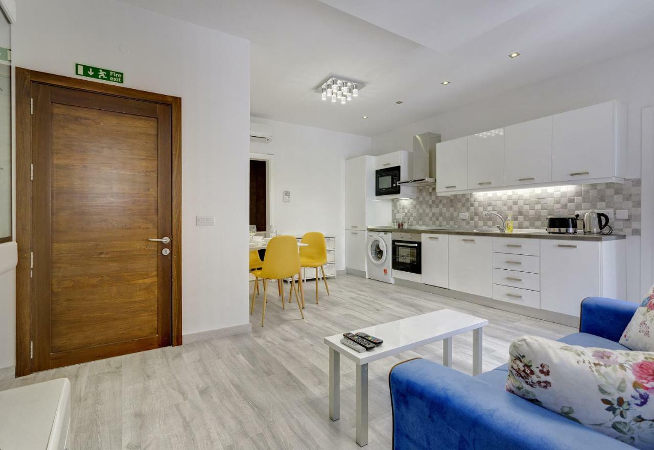 Splendid Apartment, Steps Away From The Sea Sliema Exteriör bild